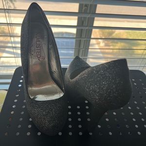 Unlisted by Kenneth Cole heels -USED Women’s Size 6 1/2 - Black glitter shoes